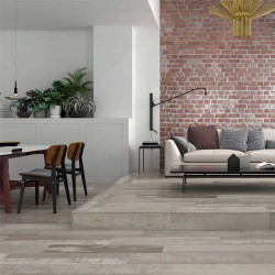 Chalkwood – красива колекция гранитогрес за баня ефект дърво